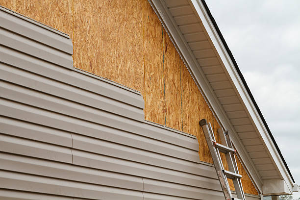 Professional Siding Contractor technician working in Smithville, OH